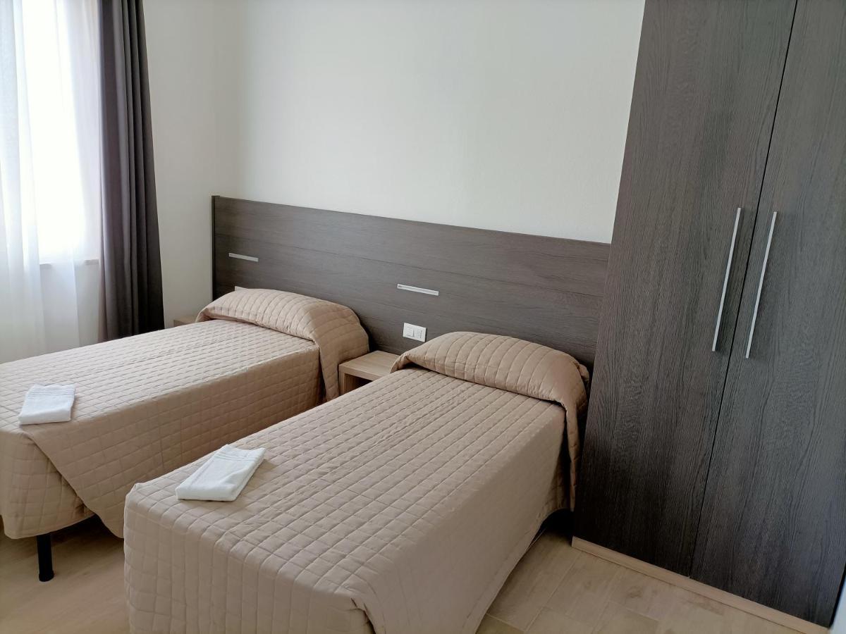 Hotel Bed & Book リミニ エクステリア 写真