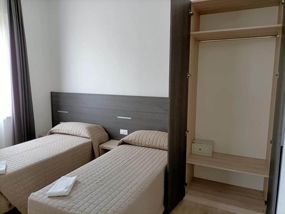 Hotel Bed & Book リミニ エクステリア 写真