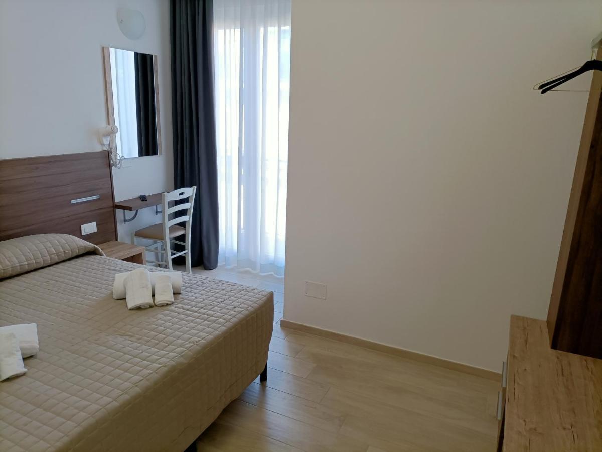 Hotel Bed & Book リミニ エクステリア 写真