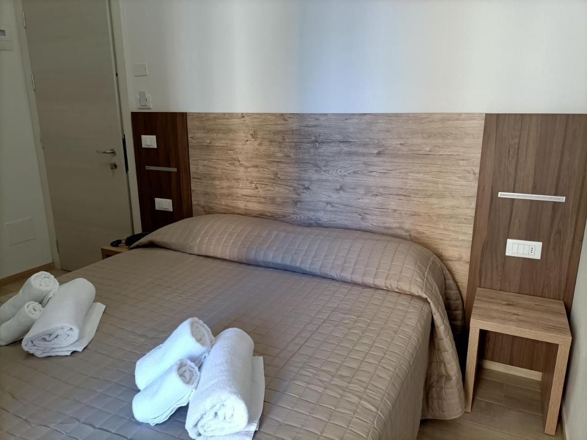 Hotel Bed & Book リミニ エクステリア 写真
